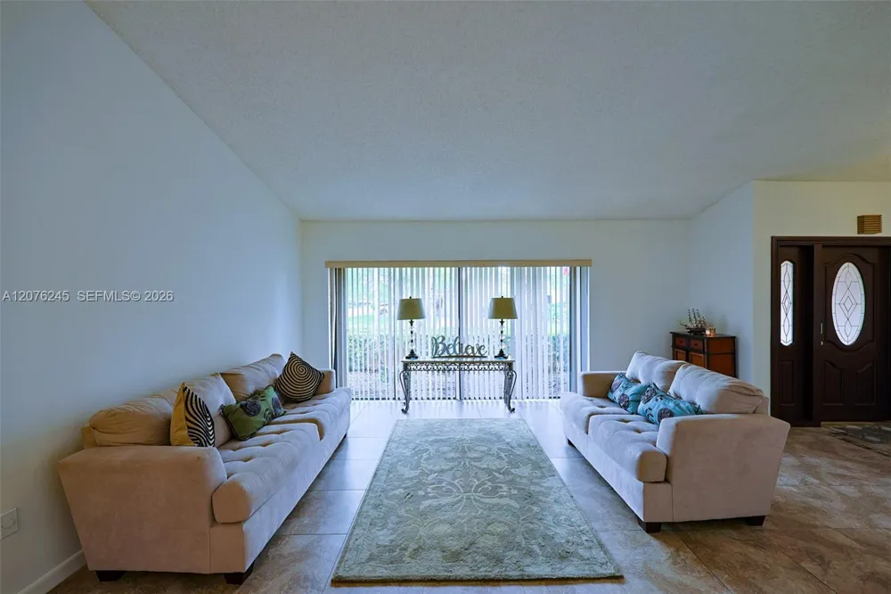 18723 SW 83rd Pl Cutler Bay, FL 33157
