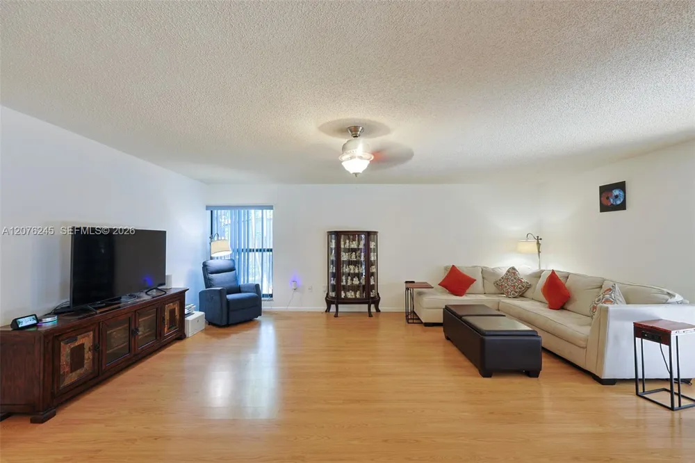18723 SW 83rd Pl Cutler Bay, FL 33157