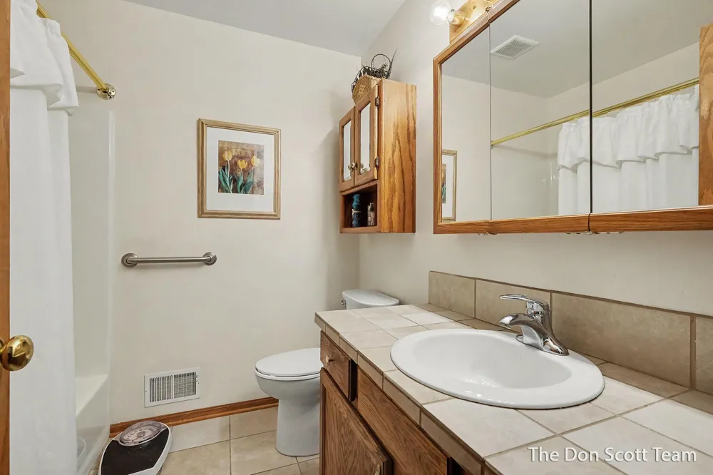 210 Heatherview Street NW Sparta, MI 49345
