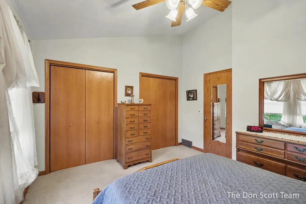 210 Heatherview Street NW Sparta, MI 49345