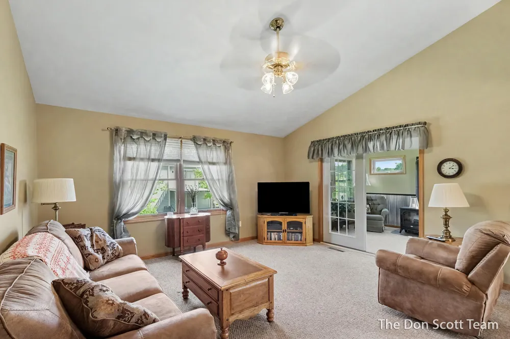 210 Heatherview Street NW Sparta, MI 49345
