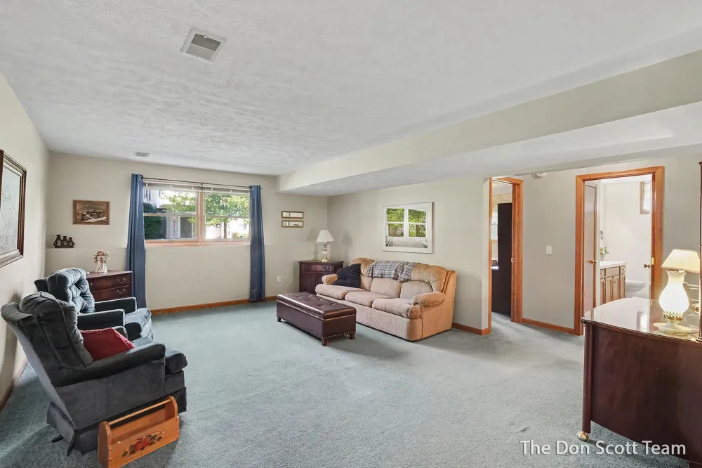 210 Heatherview Street NW Sparta, MI 49345