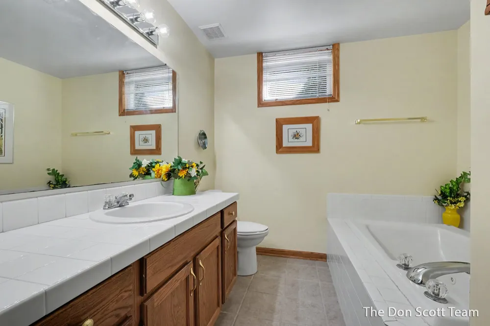 210 Heatherview Street NW Sparta, MI 49345