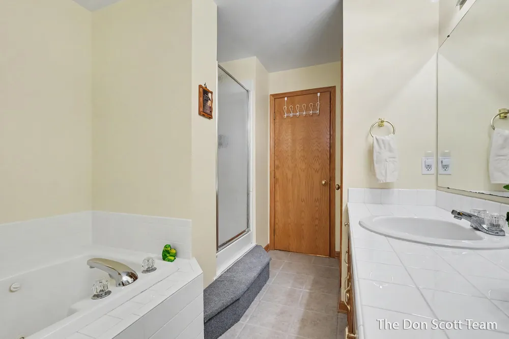210 Heatherview Street NW Sparta, MI 49345