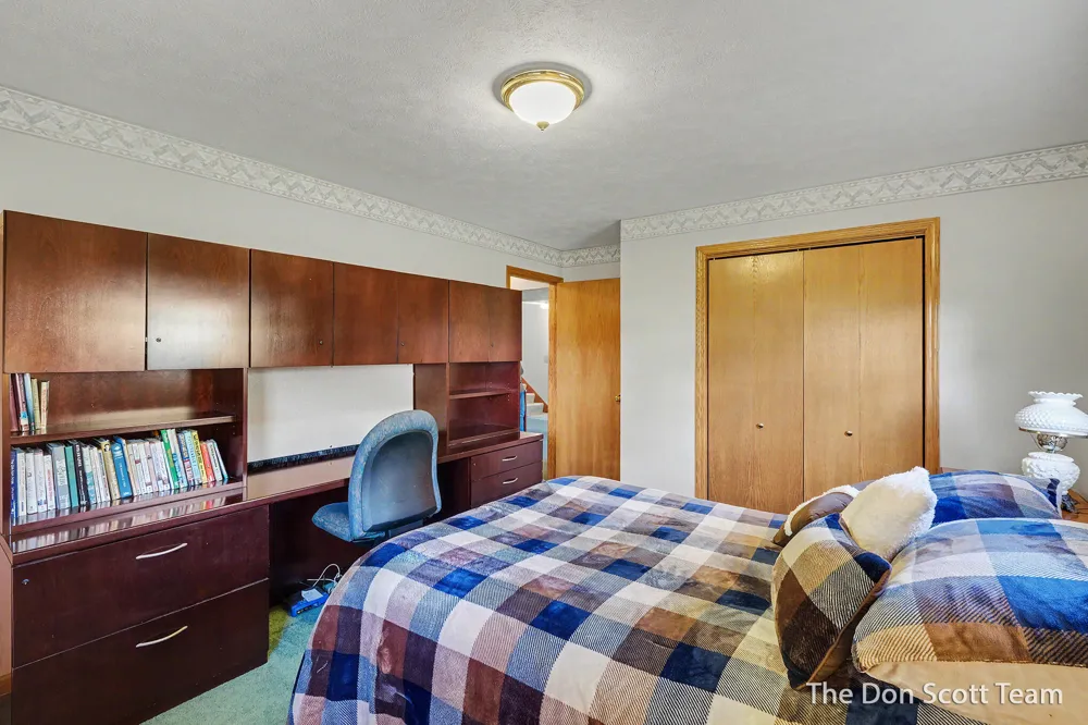210 Heatherview Street NW Sparta, MI 49345