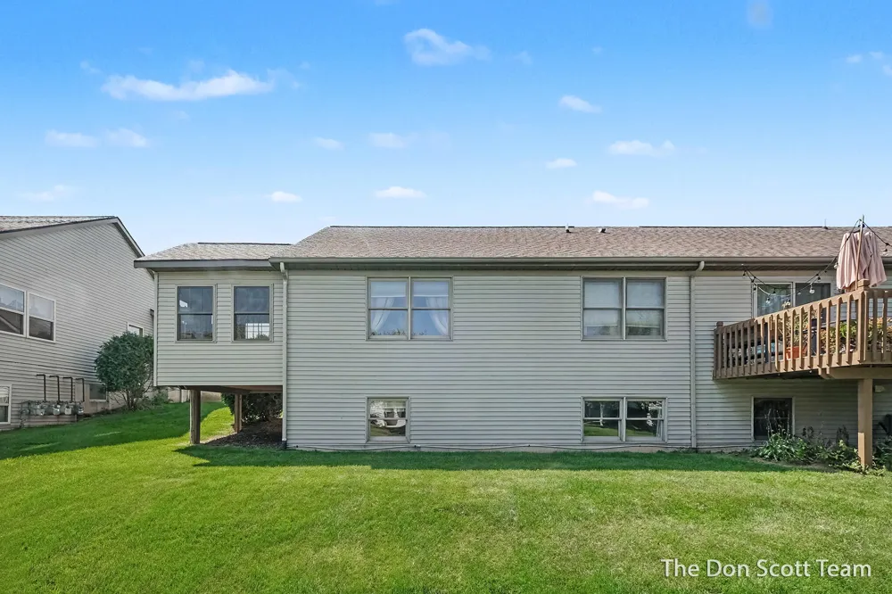 210 Heatherview Street NW Sparta, MI 49345