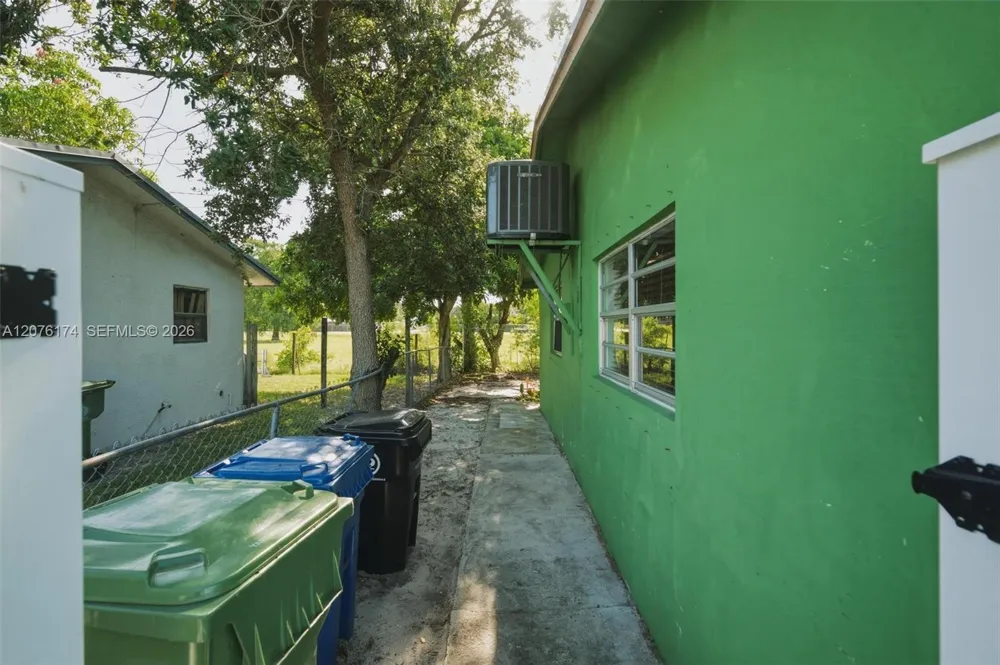 2140 NW 21st Ter Fort Lauderdale, FL 33311