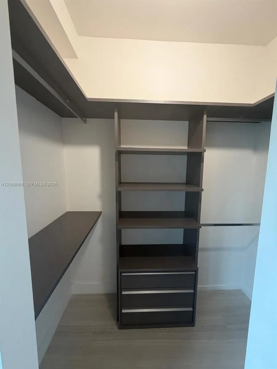 1451 Brickell Avenue #2706 Miami, FL 33131
