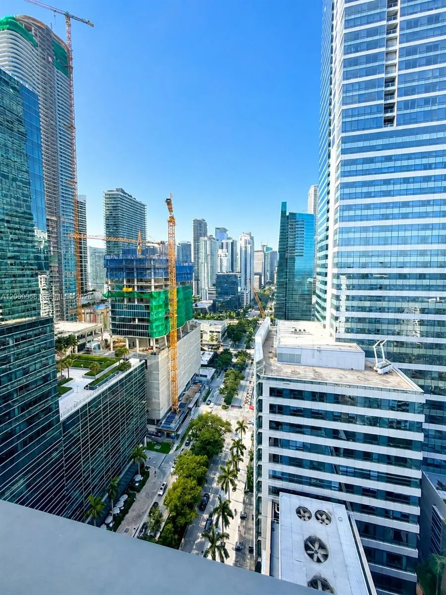 1451 Brickell Avenue #2706 Miami, FL 33131