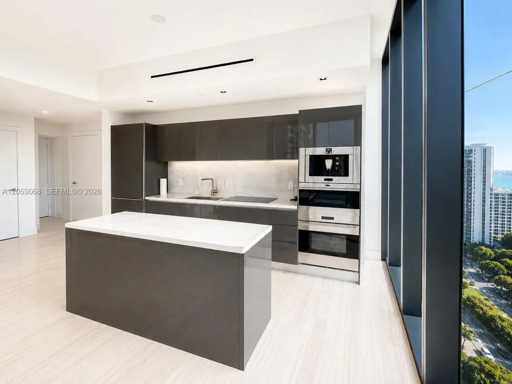 1451 Brickell Avenue #2706 Miami, FL 33131