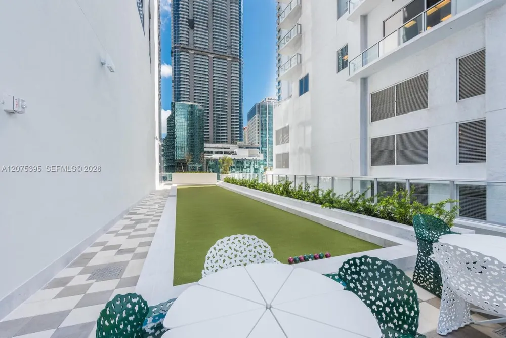 1010 Brickell Ave #2009 Miami, FL 33131