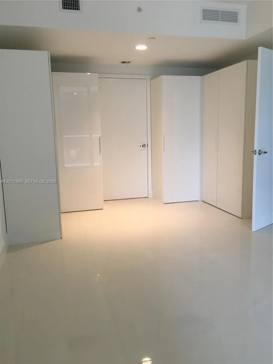 1010 Brickell Ave #2009 Miami, FL 33131