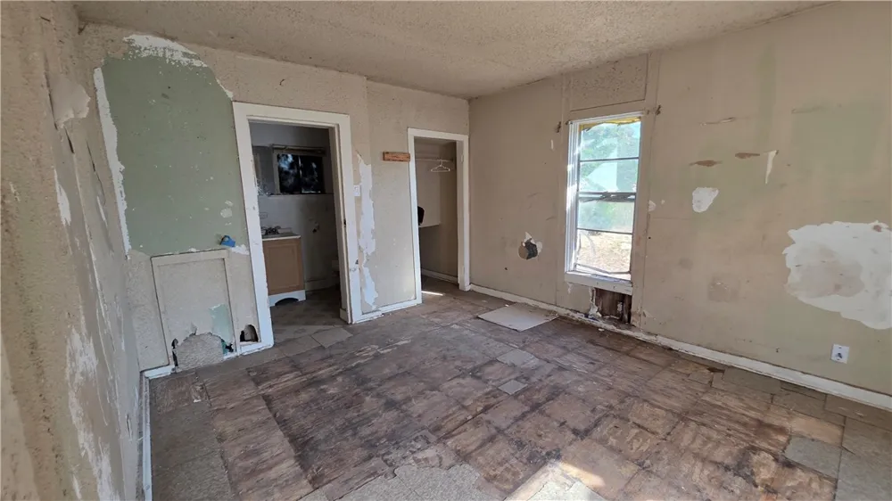 328 W Avenue D Robstown, TX 78380