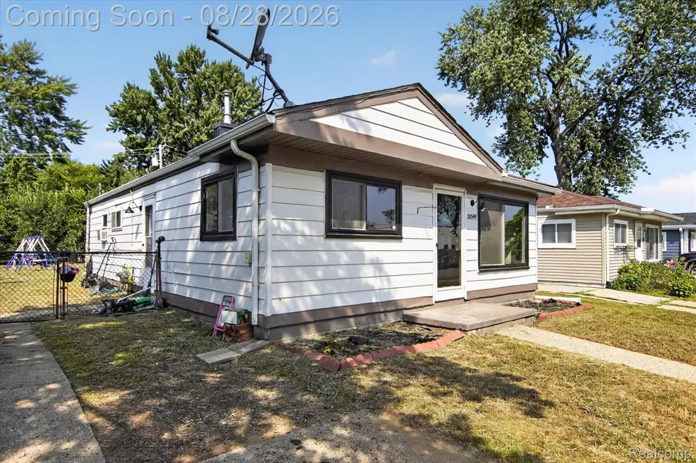 20349 Floral Street Livonia City, MI 48152