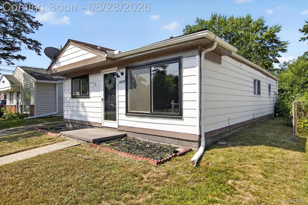 20349 Floral Street Livonia City, MI 48152