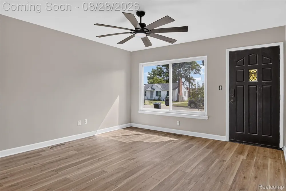 20349 Floral Street Livonia City, MI 48152