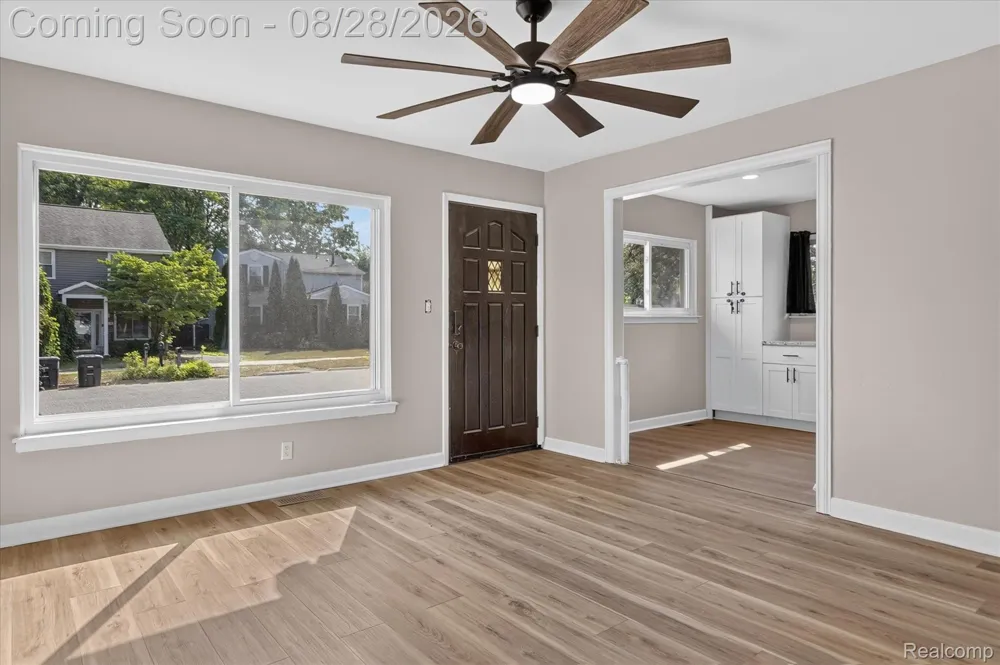 20349 Floral Street Livonia City, MI 48152
