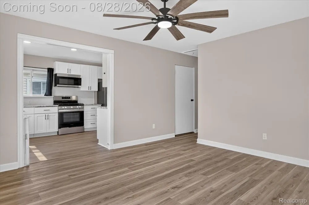 20349 Floral Street Livonia City, MI 48152