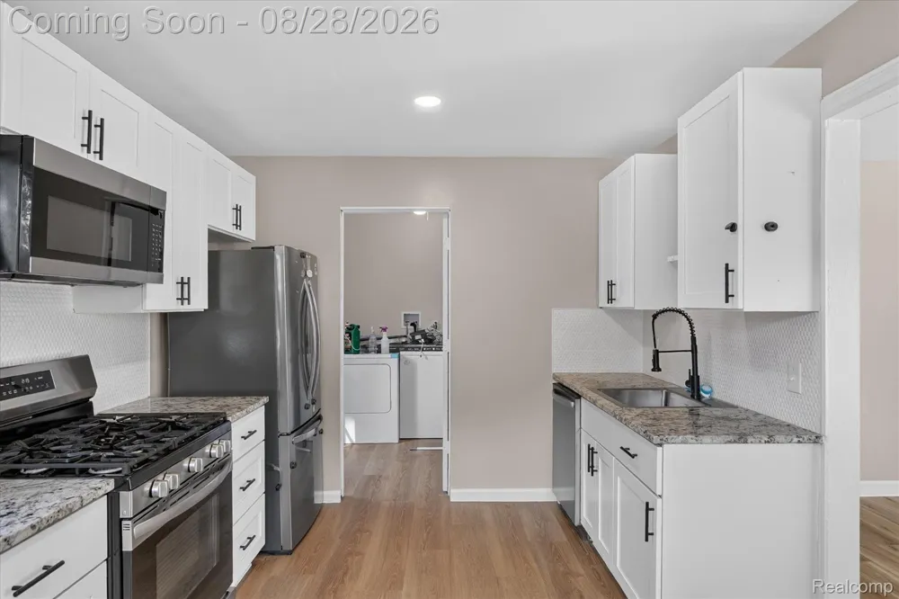 20349 Floral Street Livonia City, MI 48152