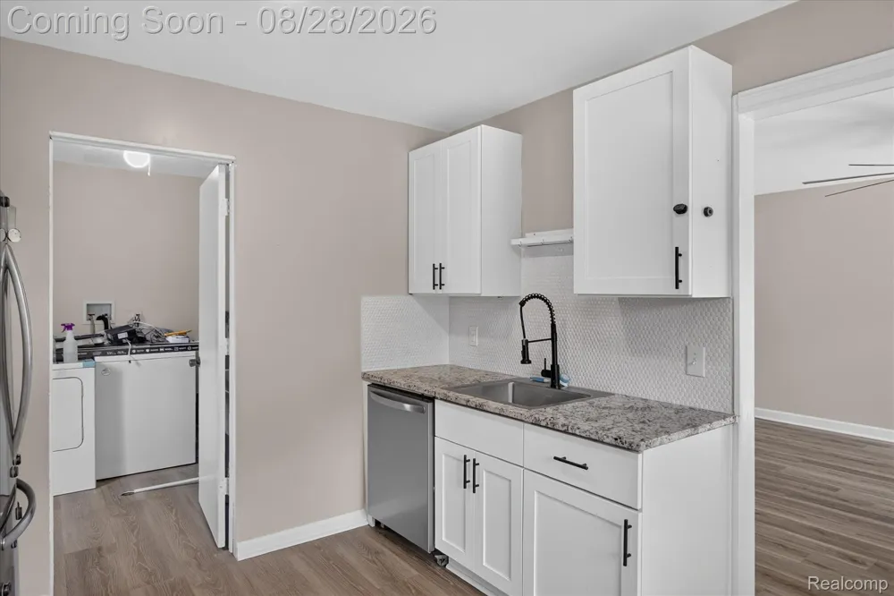 20349 Floral Street Livonia City, MI 48152