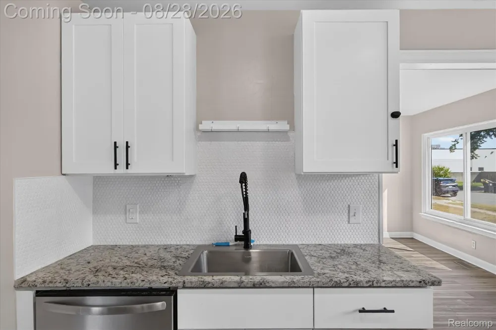 20349 Floral Street Livonia City, MI 48152