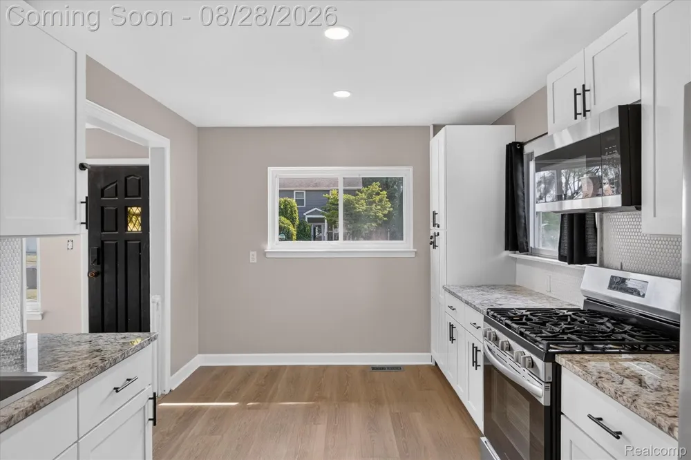 20349 Floral Street Livonia City, MI 48152