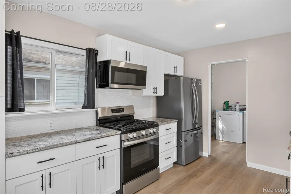 20349 Floral Street Livonia City, MI 48152