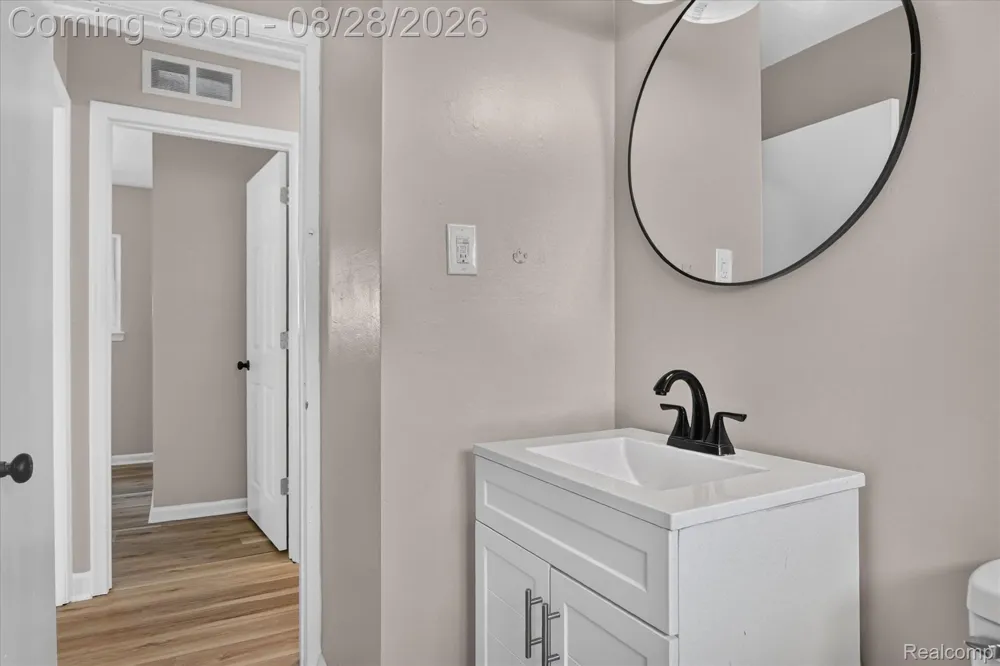 20349 Floral Street Livonia City, MI 48152