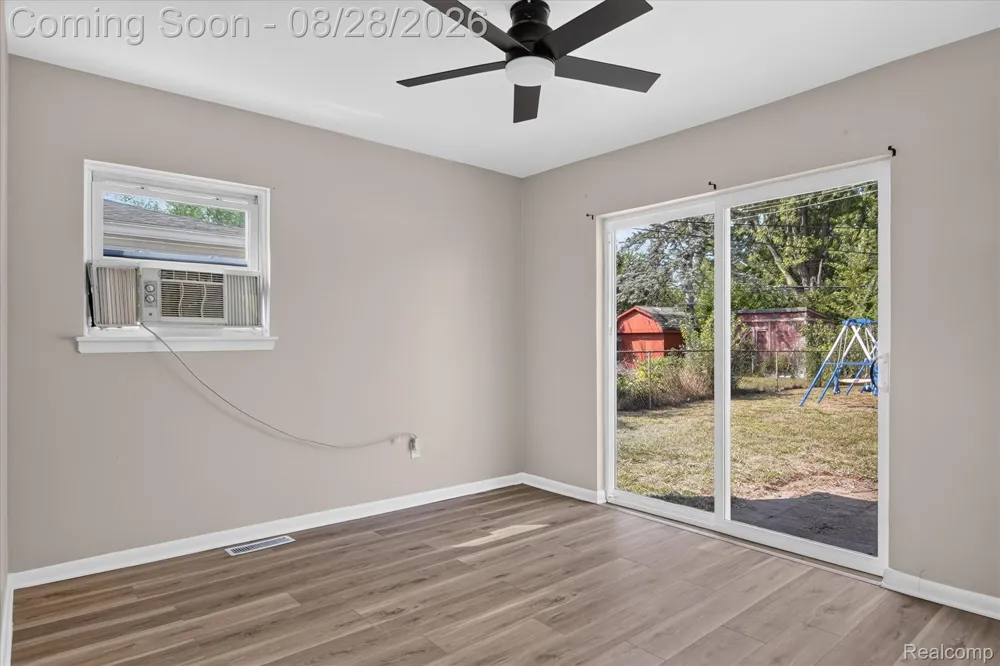 20349 Floral Street Livonia City, MI 48152