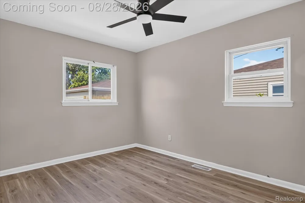 20349 Floral Street Livonia City, MI 48152