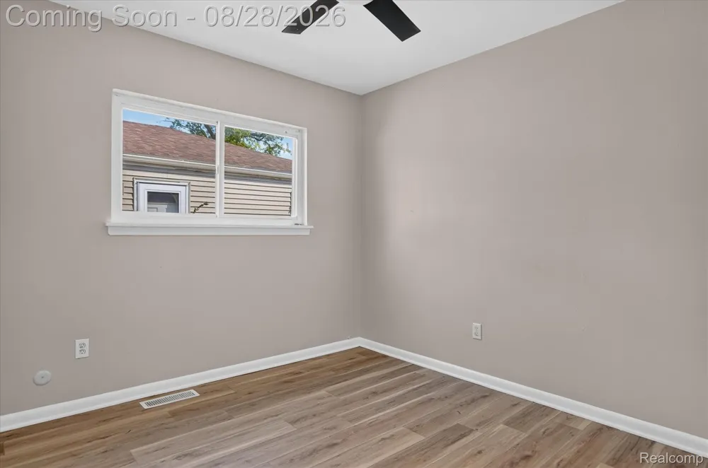 20349 Floral Street Livonia City, MI 48152