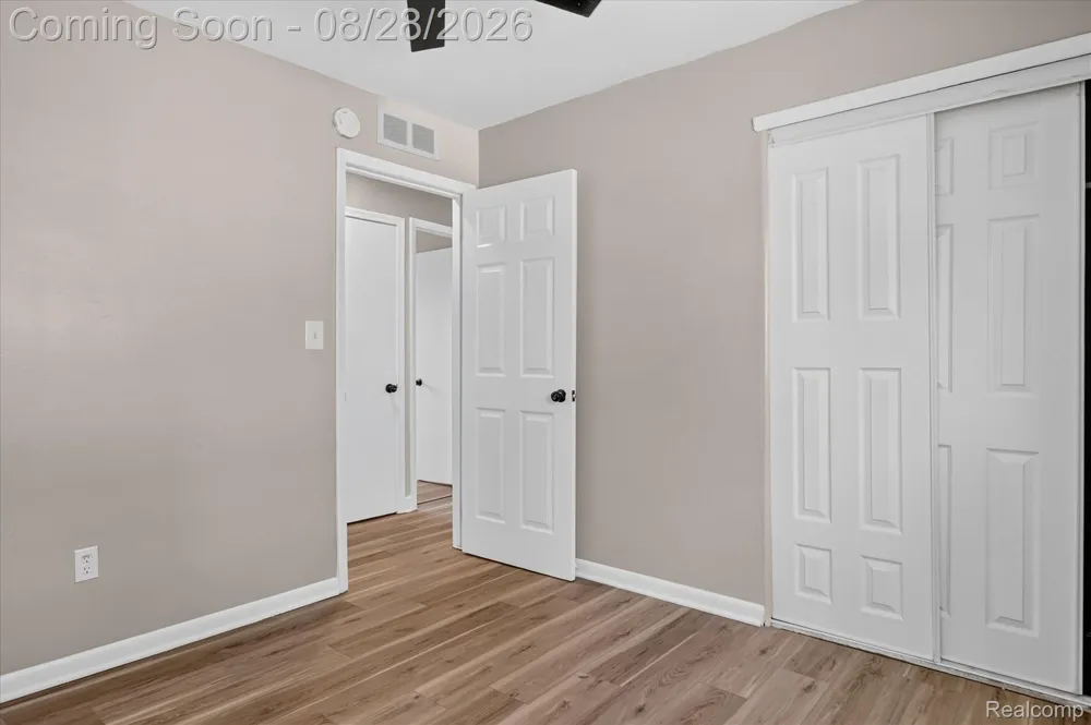 20349 Floral Street Livonia City, MI 48152