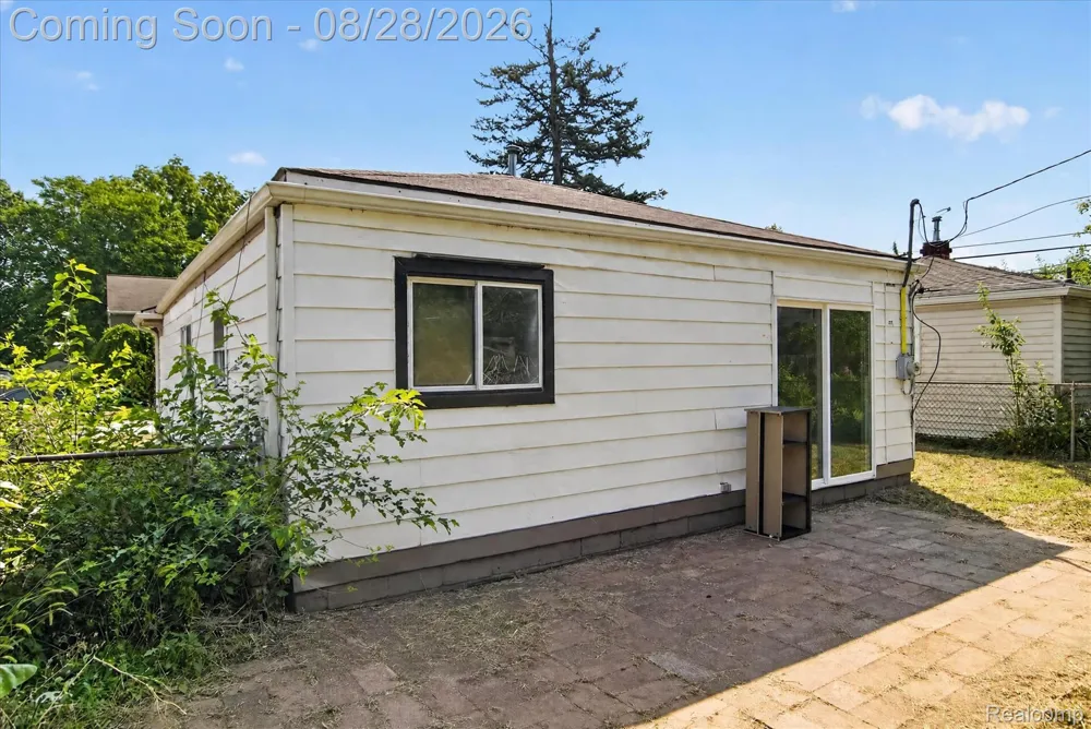 20349 Floral Street Livonia City, MI 48152