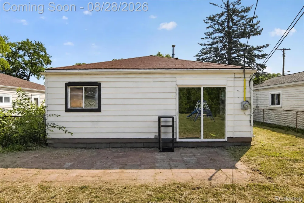 20349 Floral Street Livonia City, MI 48152