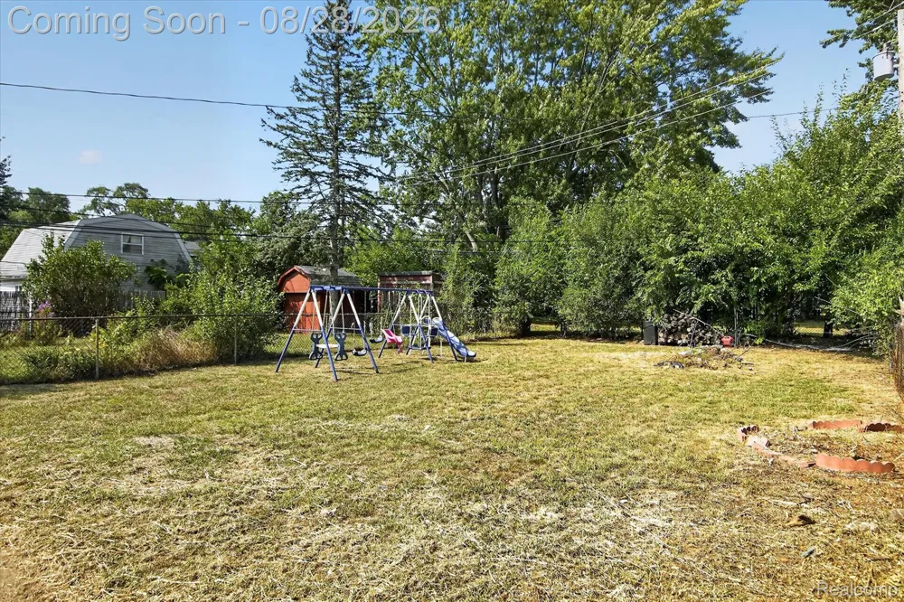 20349 Floral Street Livonia City, MI 48152