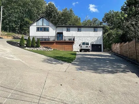 2901 Huckleberry Lane