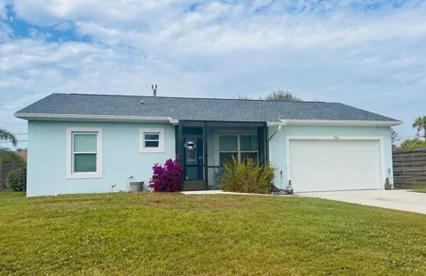 562 FLAMINGO ROAD