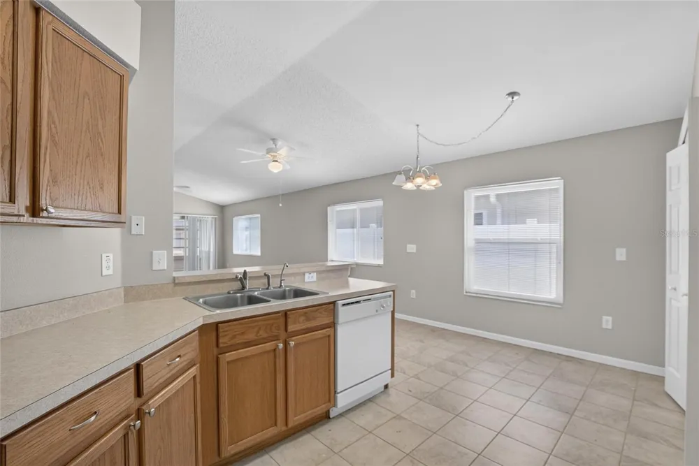 535 SCARLET MAPLE COURT Plant City, FL 33563