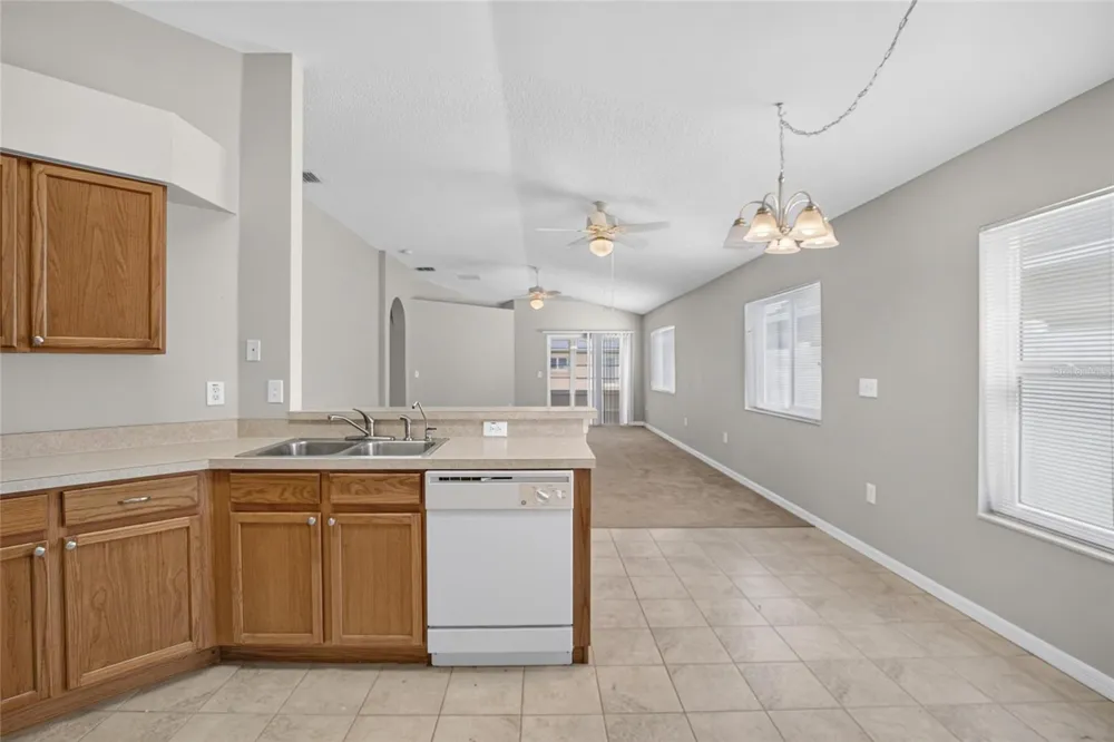 535 SCARLET MAPLE COURT Plant City, FL 33563