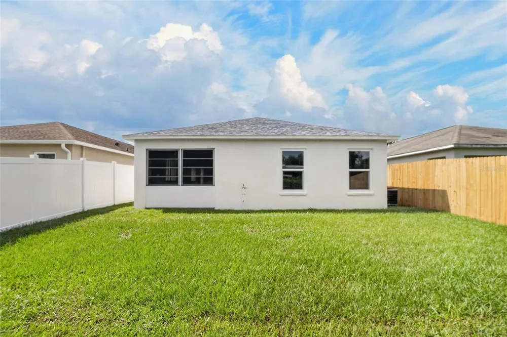535 SCARLET MAPLE COURT Plant City, FL 33563
