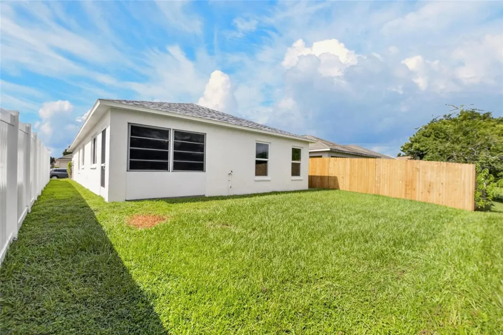 535 SCARLET MAPLE COURT Plant City, FL 33563