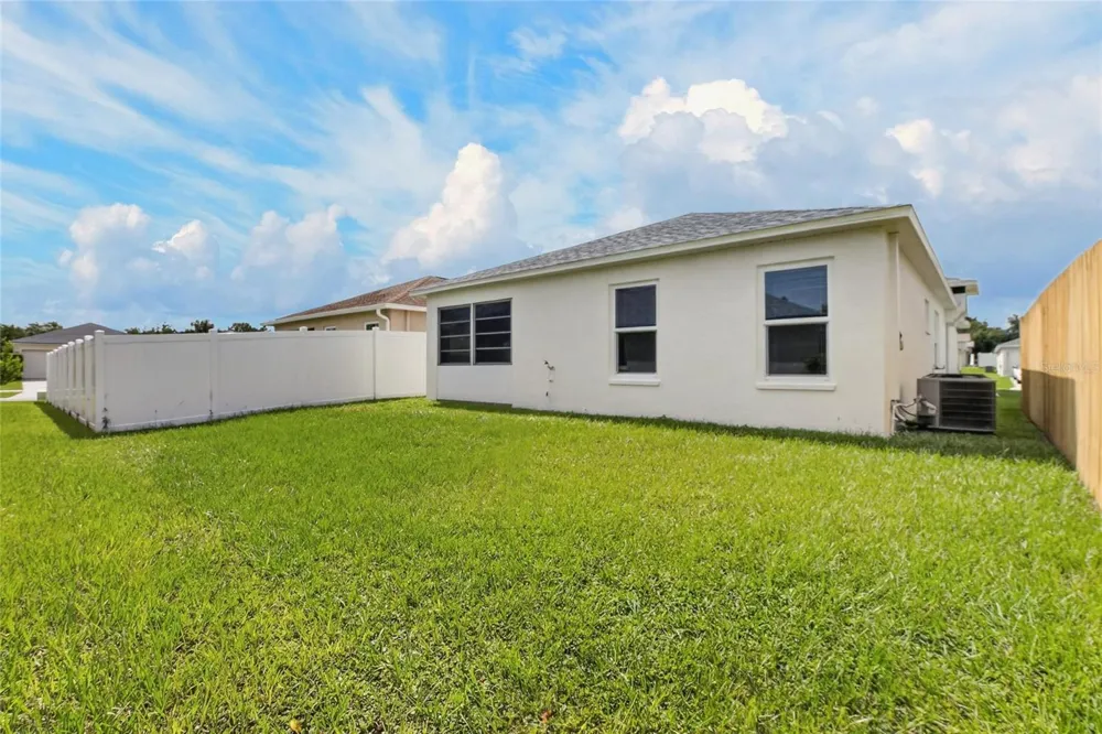 535 SCARLET MAPLE COURT Plant City, FL 33563