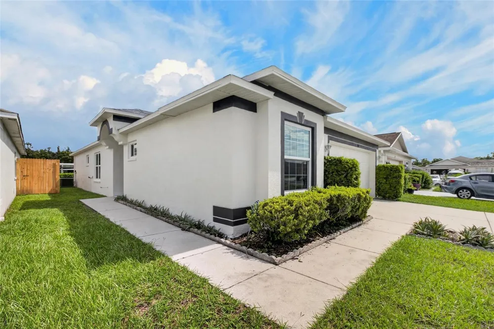 535 SCARLET MAPLE COURT Plant City, FL 33563