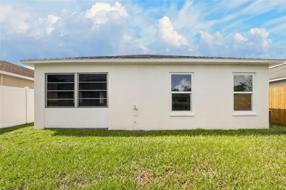 535 SCARLET MAPLE COURT Plant City, FL 33563