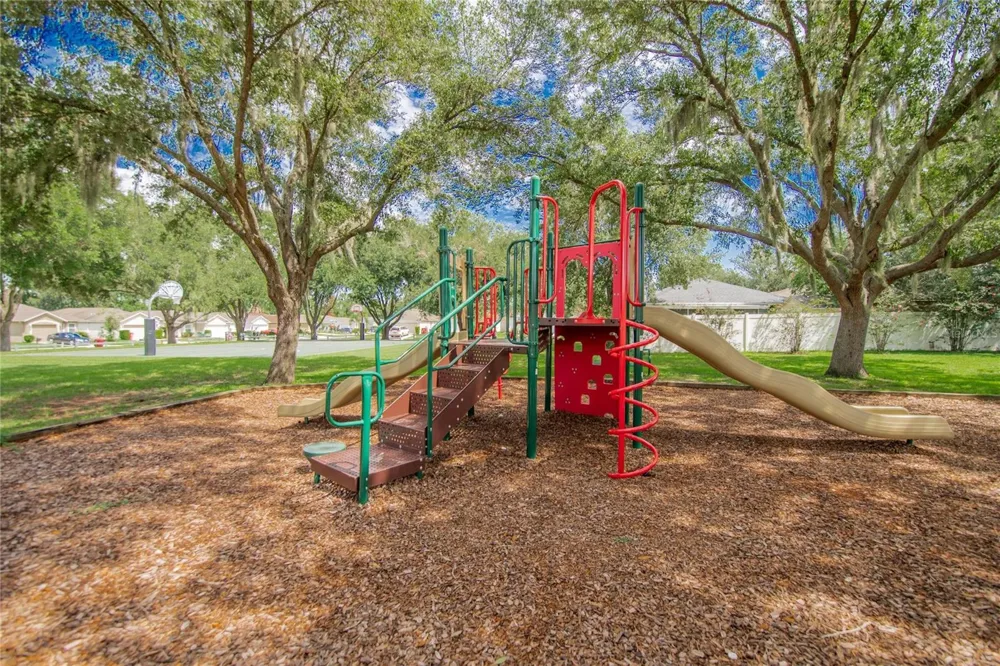 535 SCARLET MAPLE COURT Plant City, FL 33563