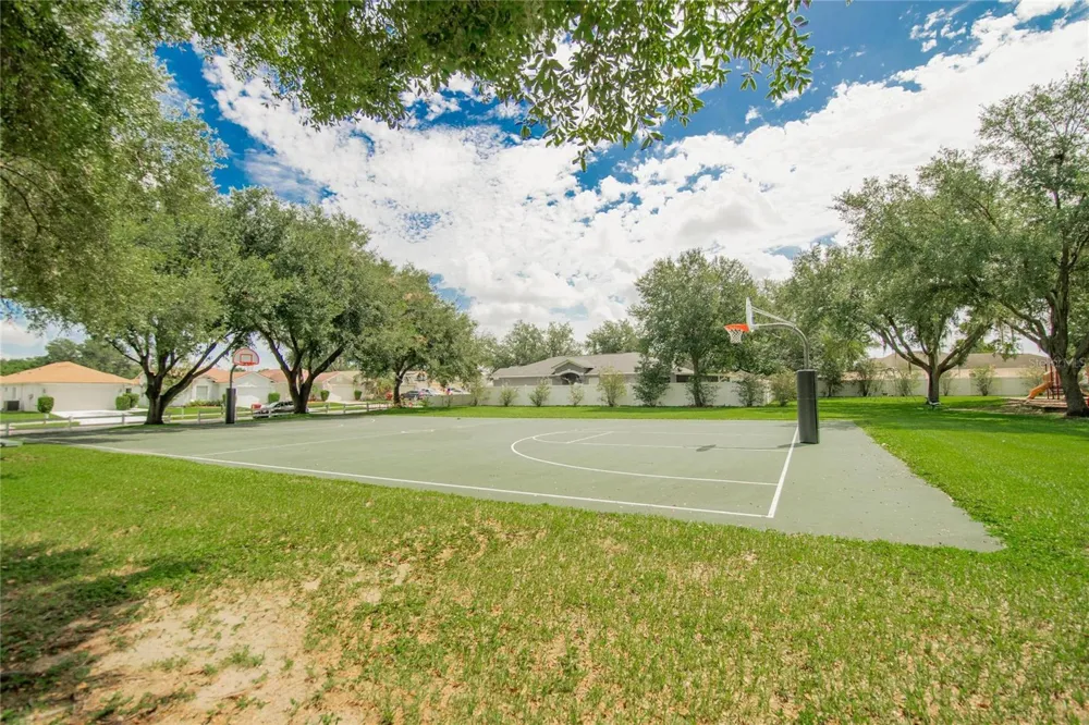 535 SCARLET MAPLE COURT Plant City, FL 33563