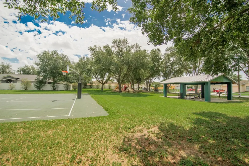 535 SCARLET MAPLE COURT Plant City, FL 33563