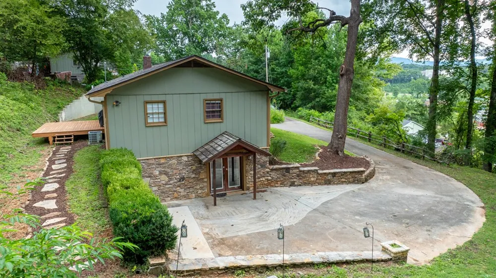 Parkview Ln Franklin, NC 28734