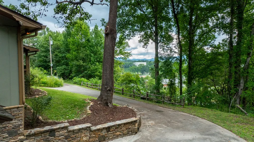 Parkview Ln Franklin, NC 28734