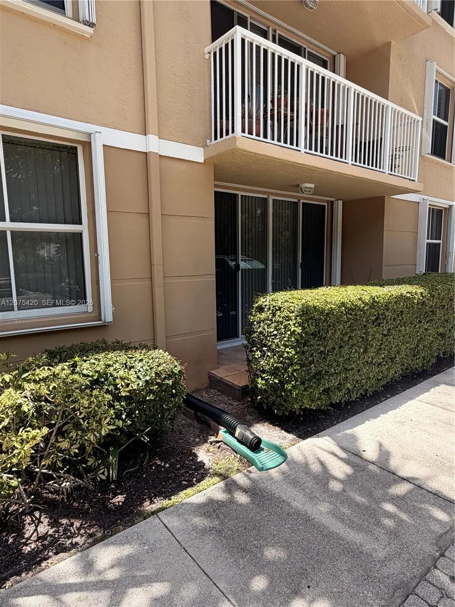 619 E Sheridan St #105 Dania Beach, FL 33004